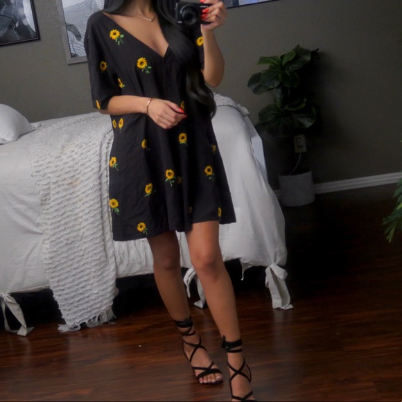 Urban Outfitters Dresses & Skirts - Urban Outfitters Motel Sunflower Black Dress